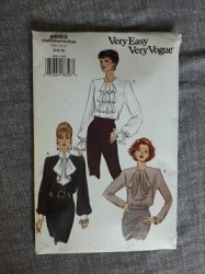 8882 Vogue Very Easy Loose Pullover Long Sleeve Blouse, Jabot, Ruffles Pattern 18-22 Uncut